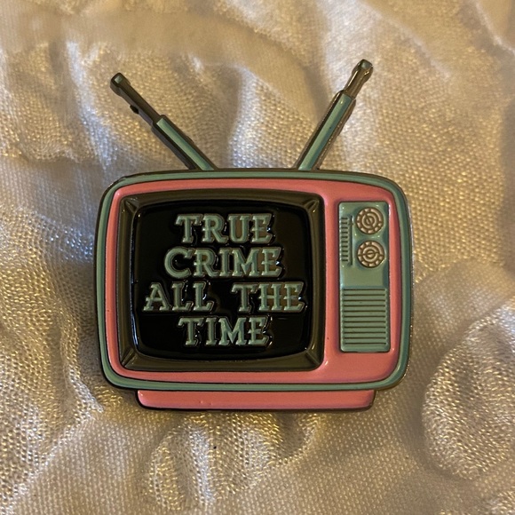 True crime all the time tv lapel pin - Picture 1 of 3